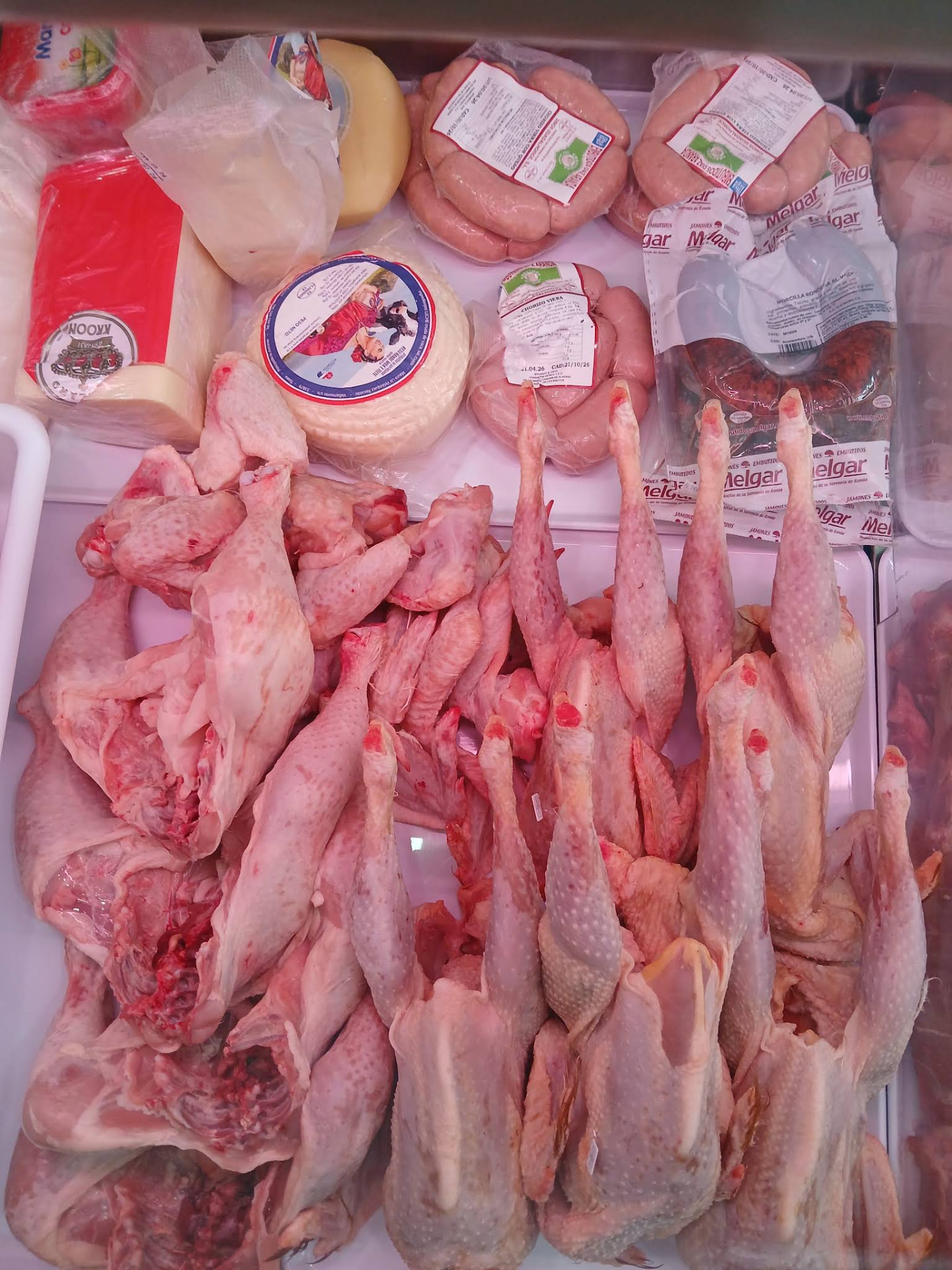 Aves, quesos y embutidos